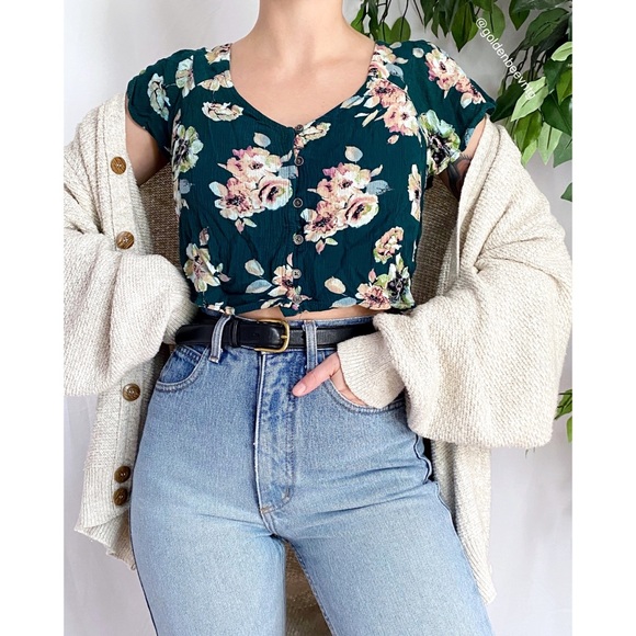 Tops - Soft Contemporary Evergreen Floral Button Down Crop Tee